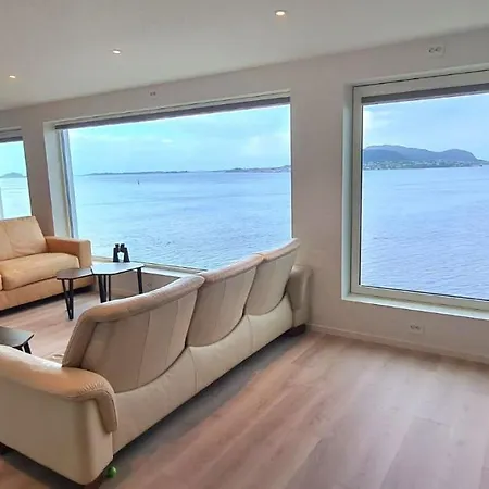 ヴィラ With A View オーレスン